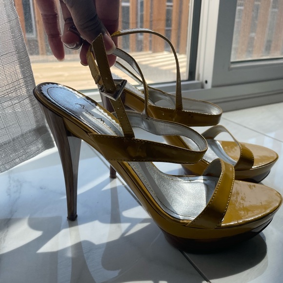 High heel - Picture 3 of 5